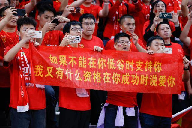 温网：辛纳3-0德约进决赛战小兹维 郭涵煜组合进女双决赛